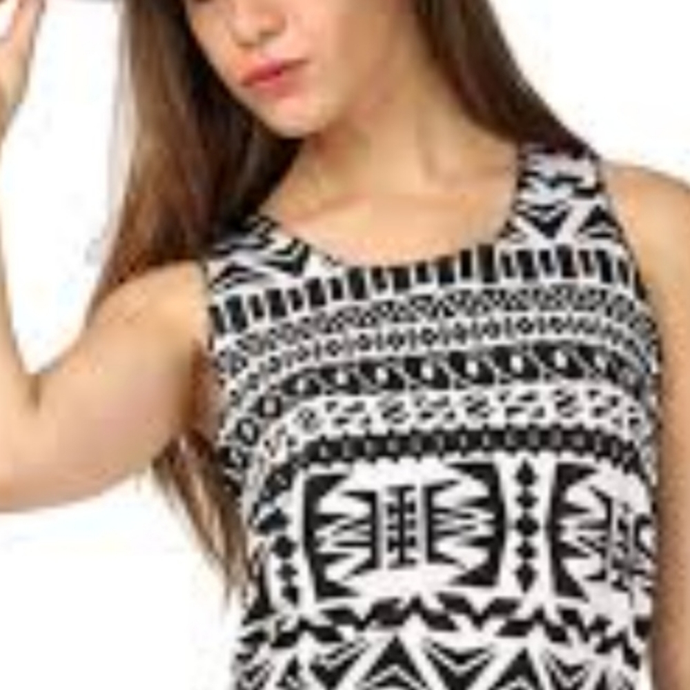 Ambiance Apparel Geometric Pattern Style Crop Top Size Small EUC